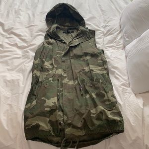 Long camo lightweight vest